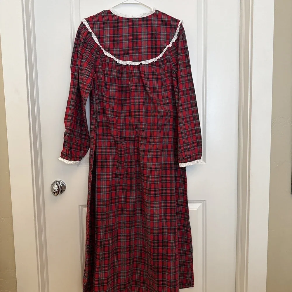 Land of Salzburg Size M Cotton Flannel Plaid Nightgown Red peter pan